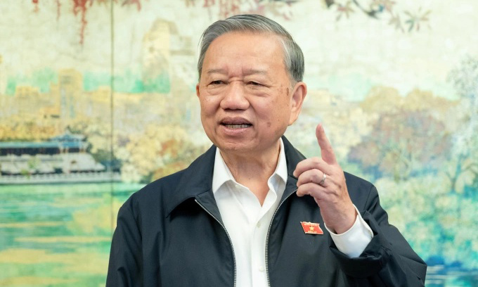 Phát triển là phải để người dân sống vui, không lo hết tiền hay ốm đau