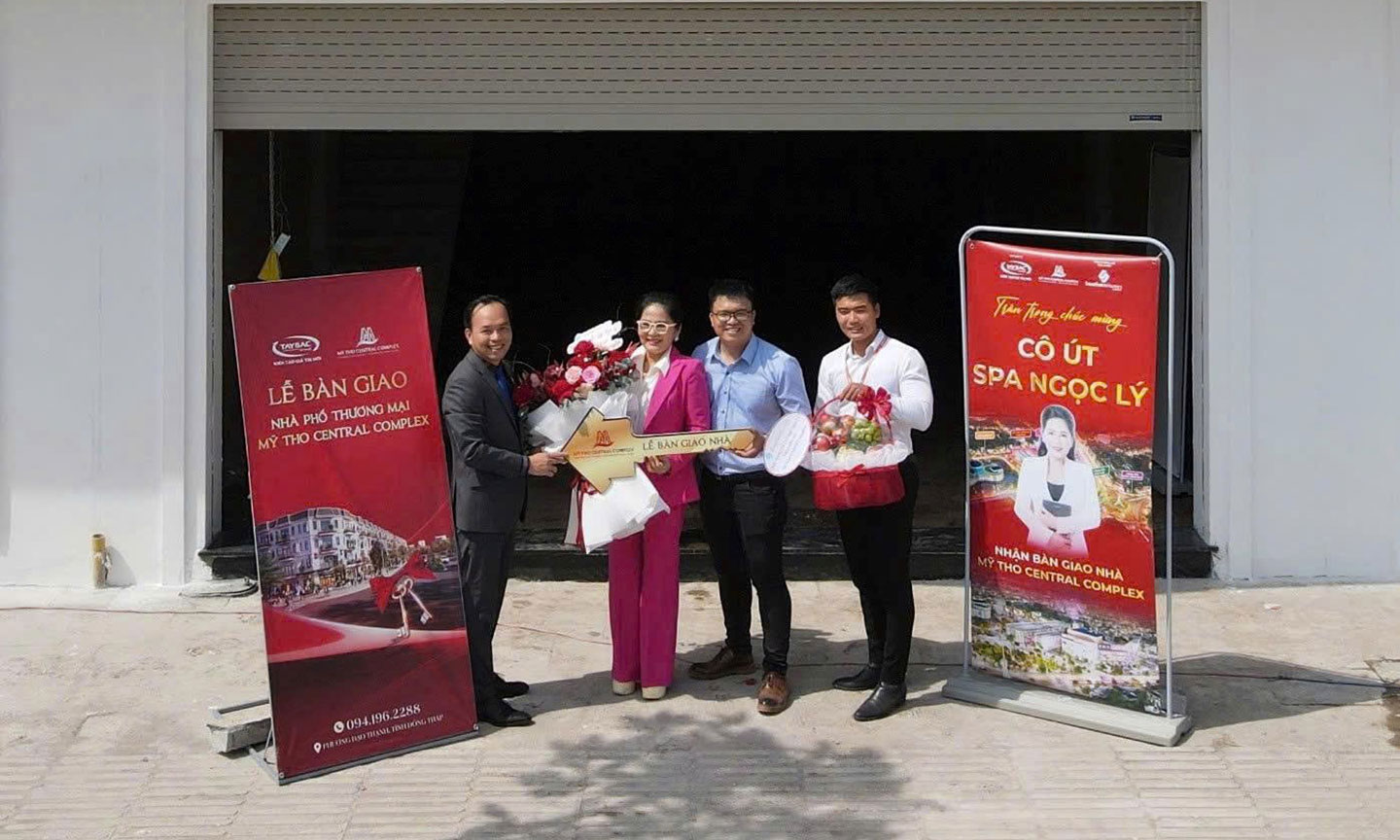 Những chủ nhân đầu tiên vui mừng nhận bàn giao nhà Mỹ Tho Central Complex