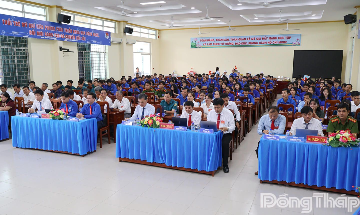 Đại biểu tham dự đại hội.