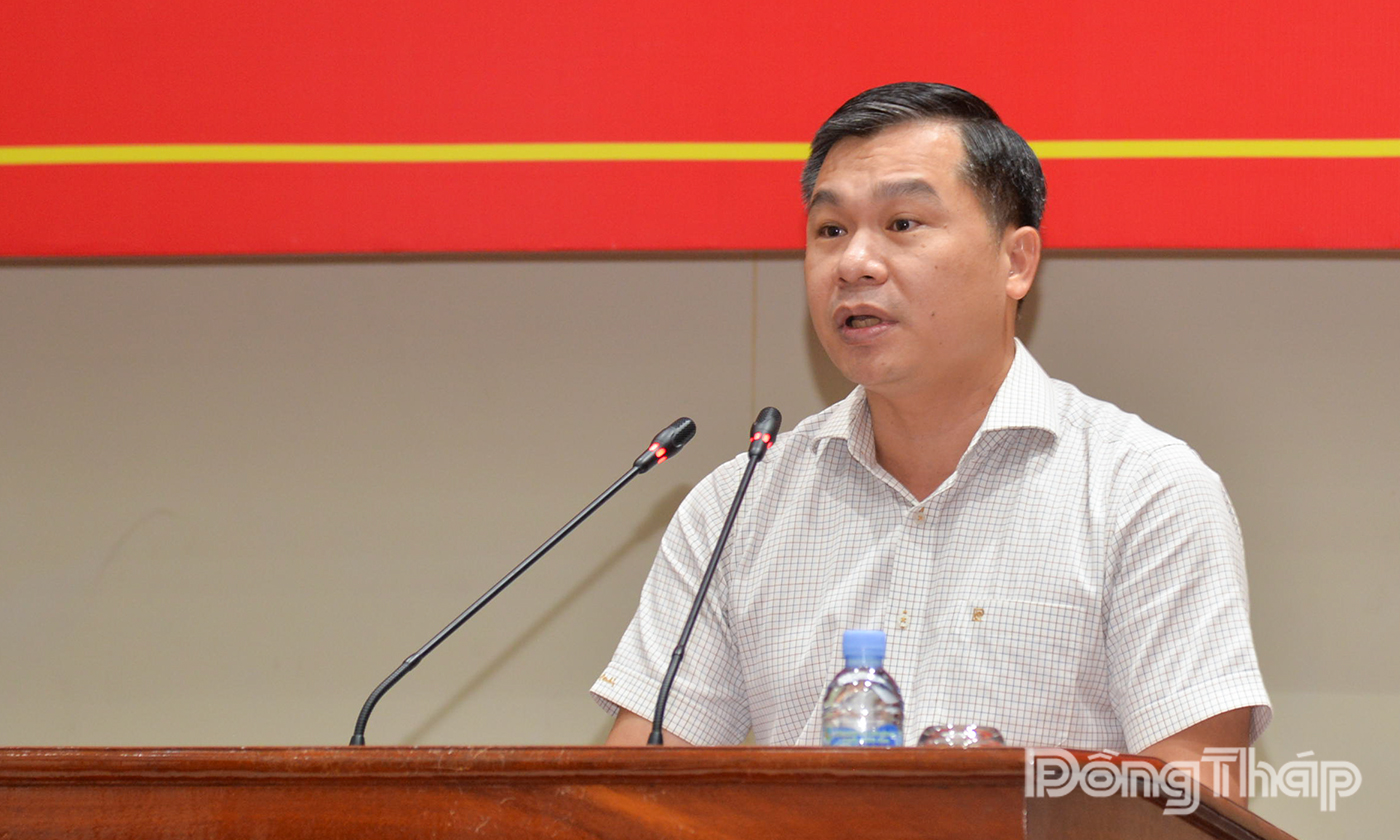 Các đại biểu phát iểu tại hội nghị.