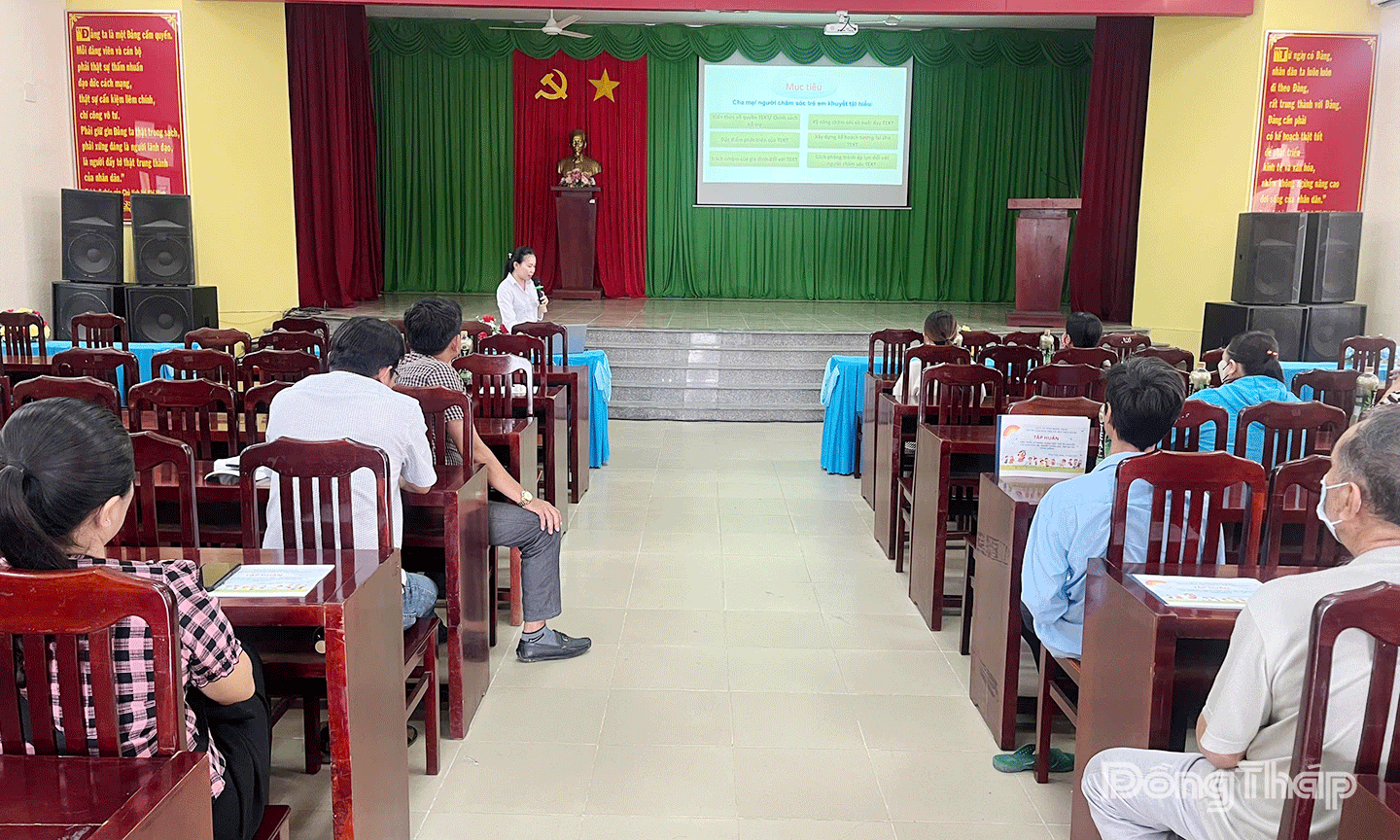 Quang cảnh buổi tập huấn