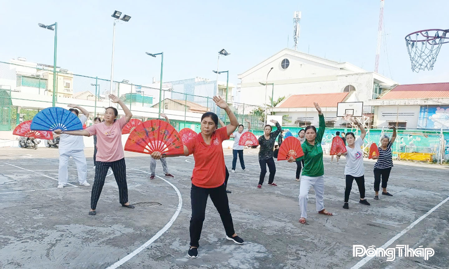 Duy trì thói quen tập thể dục thường xuyên rất có ích cho sức khỏe tim mạch. Ảnh: NGỌC AN