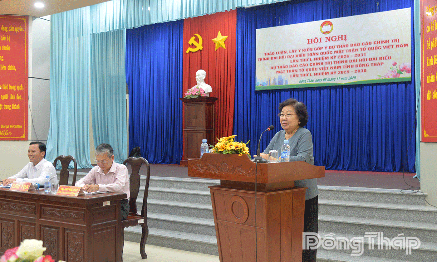 Đồng chí Nguyễn Thị Hoài Thu, nguyên Chủ nhiệm Ủy ban Về các vấn đề xã hội của Quốc hội phát biểu ý kiến.