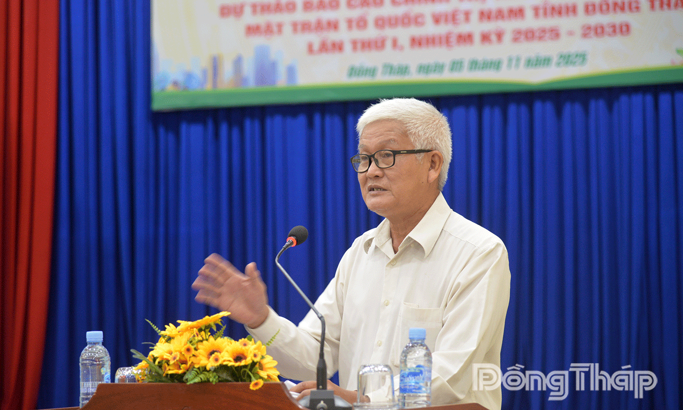 Đại biểu phát biểu đóng góp ý kiến.