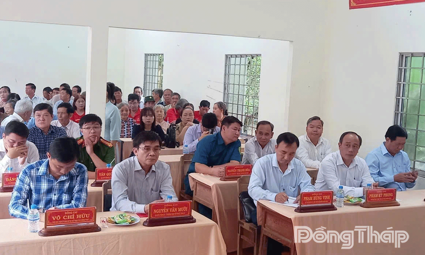 Đại biểu tham dự Ngày hội đại đoàn kết toàn dân tộc tại ấp Bình Hòa A.