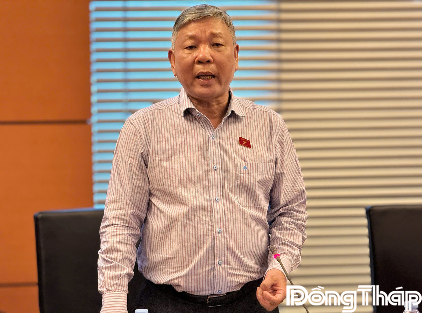 Đại biểu Nguyễn Hoàng Mai phát biểu ý kiến thảo luận tại tổ