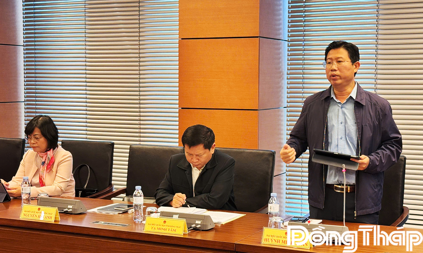 Đại biểu Huỳnh Minh Tuấn phát biểu thảo luận