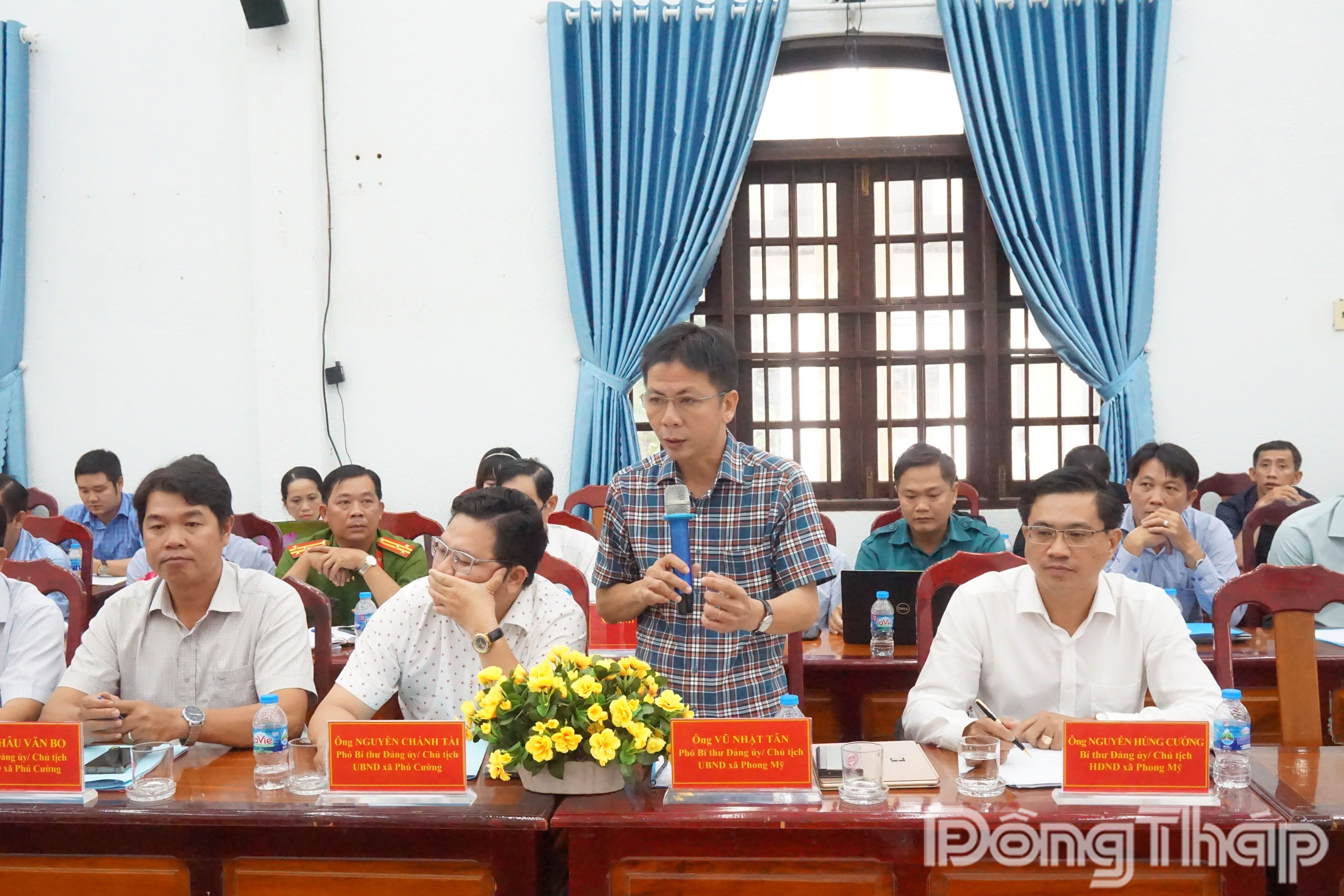 Lãnh đạo xã Phong Mỹ phát biểu, nêu lên kiến nghị với đoàn kiểm tra về những vướng mắc trong vận hành chính quyền địa phương cấp xã