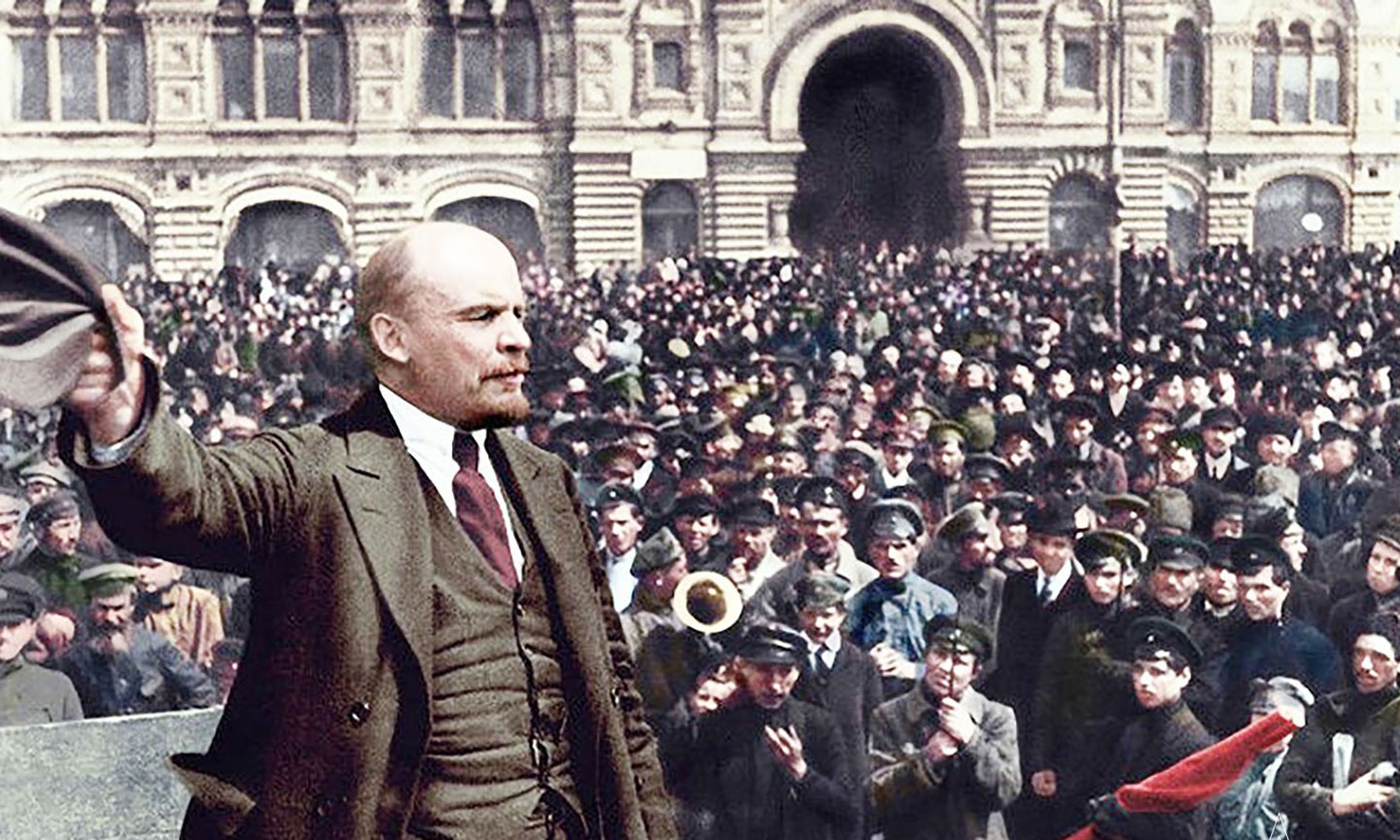 V.I.Lênin - Người khởi xướng và lãnh đạo nhân dân Nga thực hiện thắng lợi Cách mạng Tháng Mười năm 1917.