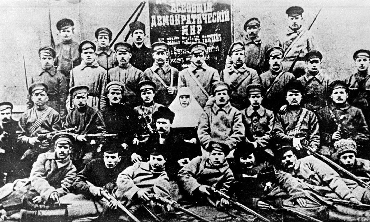 5 - Đội Cận vệ Đỏ đầu tiên của nhà máy “Tam giác” ở thành phố Petrograd năm 1917.