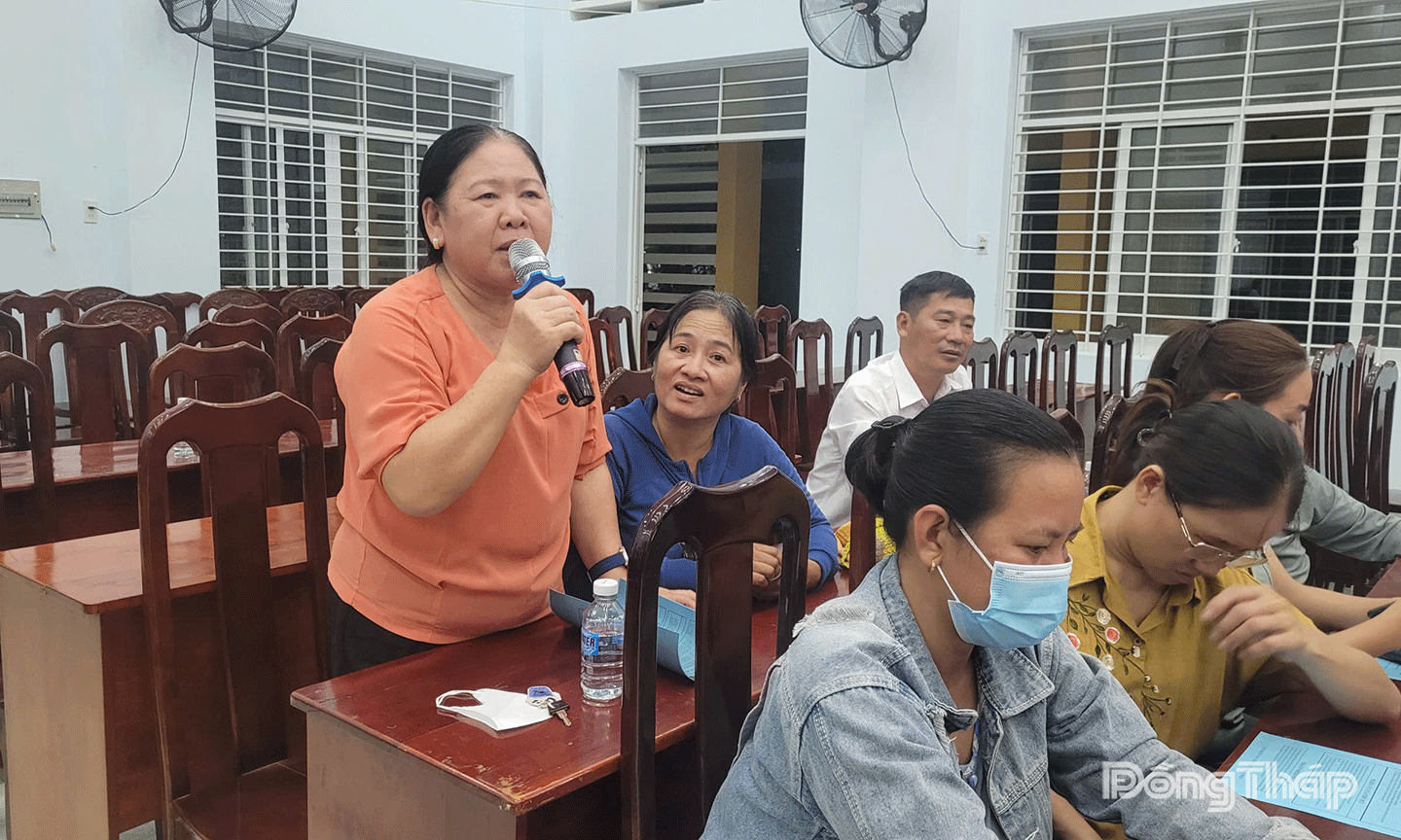 Người dân đặt câu hỏi về vấn đề góp hụi.