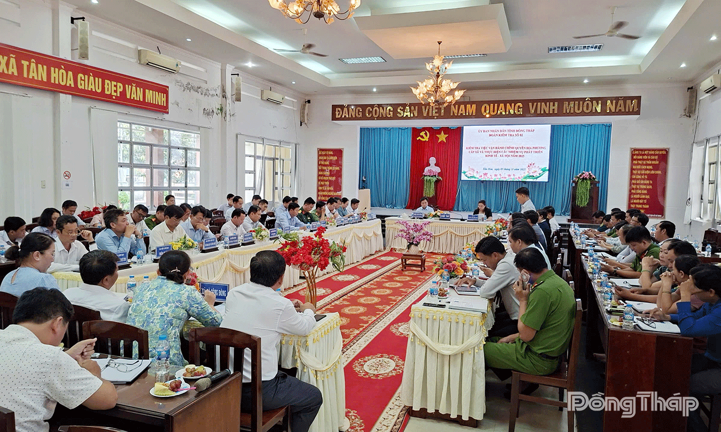 Quang cảnh buổi làm việc