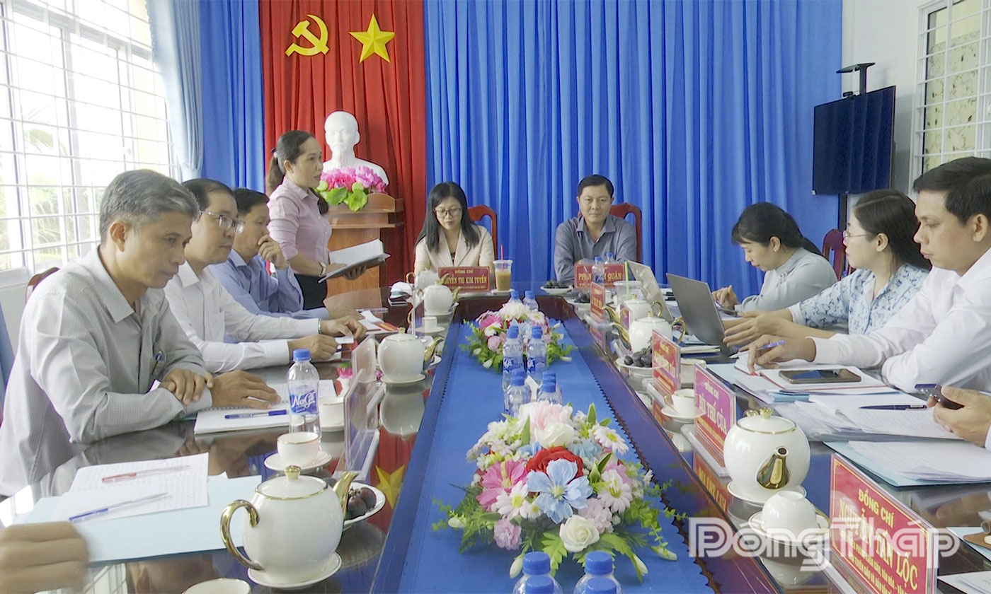 Quang cảnh buổi làm việc.