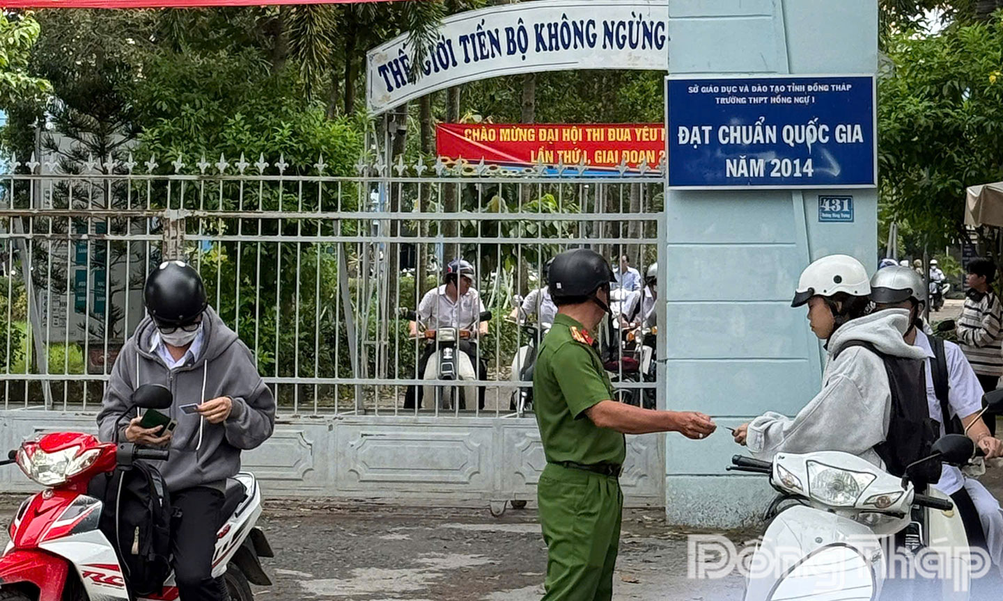 Kiểm tra tại trường THPT Hồng Ngự 1.