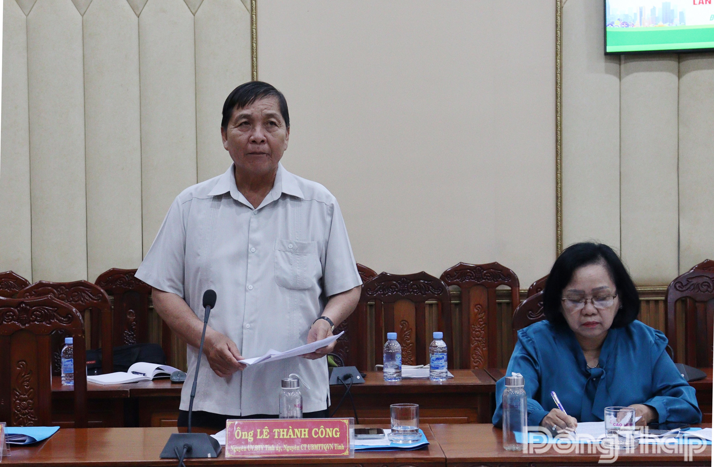 Đại biểu tham gia đóng góp ý kiến Văn kiện.