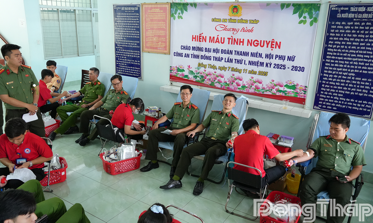 Cán bộ, chiến sĩ Công an tỉnh Đồng Tháp tham gia hiến máu tình nguyện