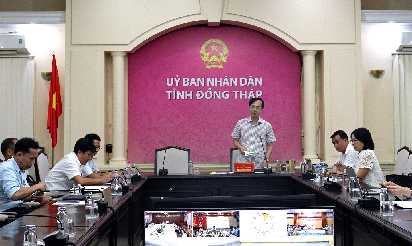 Ông Trần Trí Quang, Phó Bí thư Tỉnh ủy, Chủ tịch UBND tỉnh phát biểu tại phiên họp.