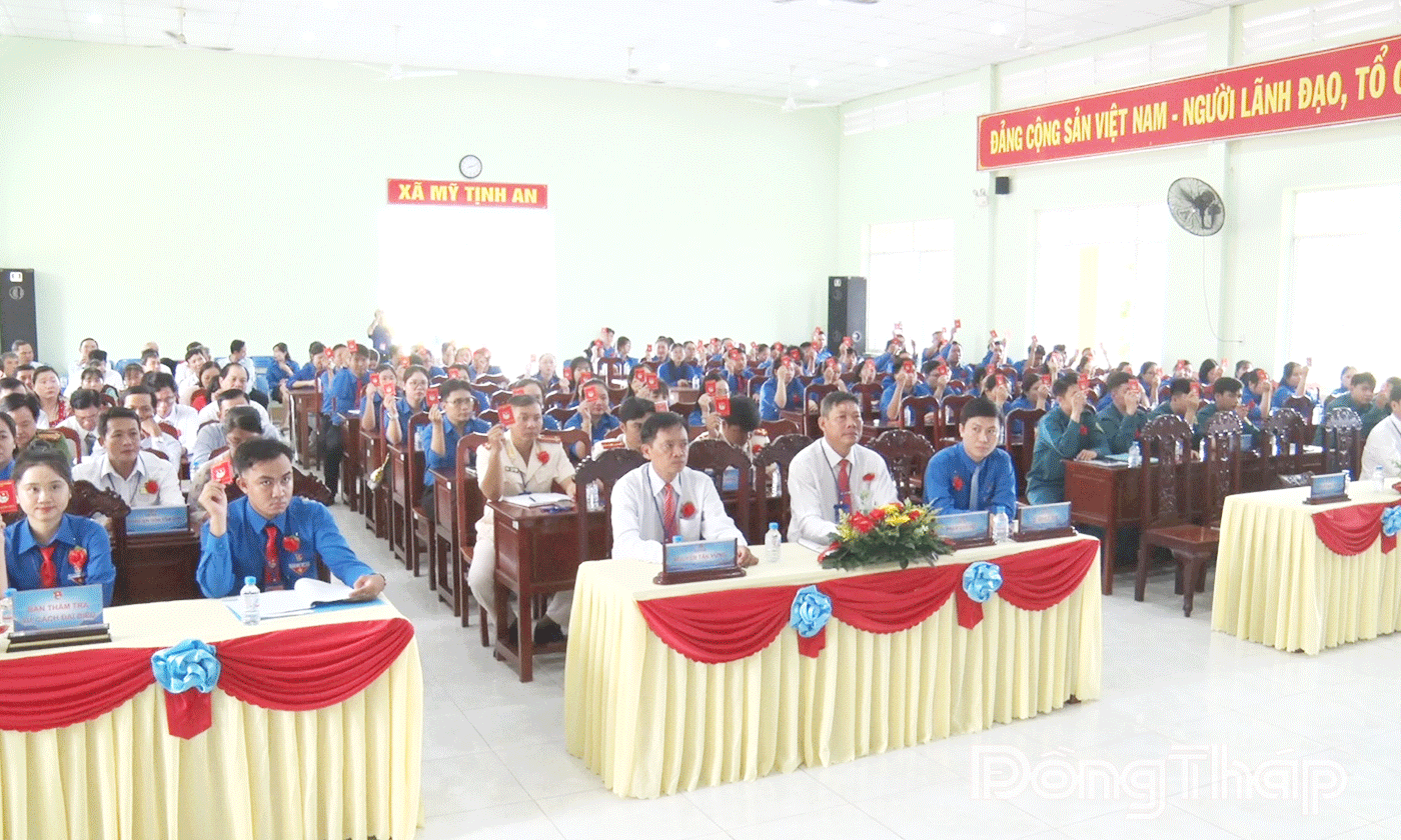 Đại hội biểu quyết thông qua Nghị quyết Đại hội.