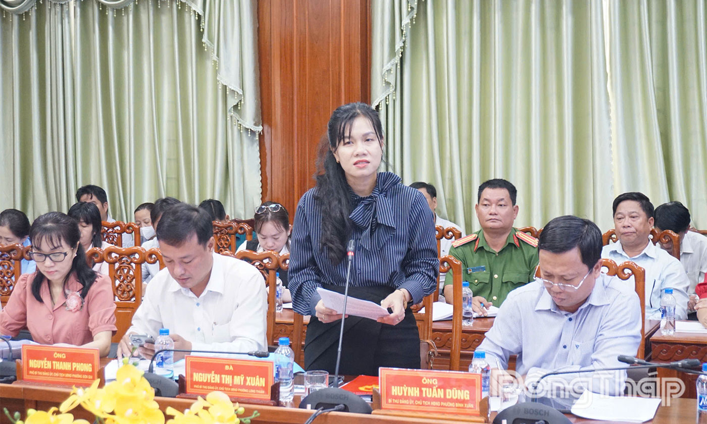 Lãnh đạo UBND phường Long Thuận phát biểu tại buổi làm việc.