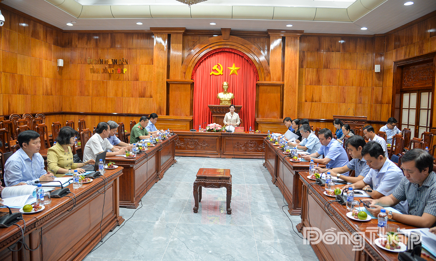 Quang cảnh phiên họp lần thứ nhất.