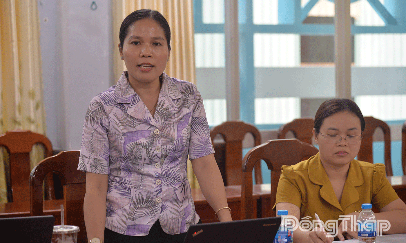 Lãnh đạo, cán bộ Hôi5 LHPN tỉnh phát biểu tại buổi làm việc.