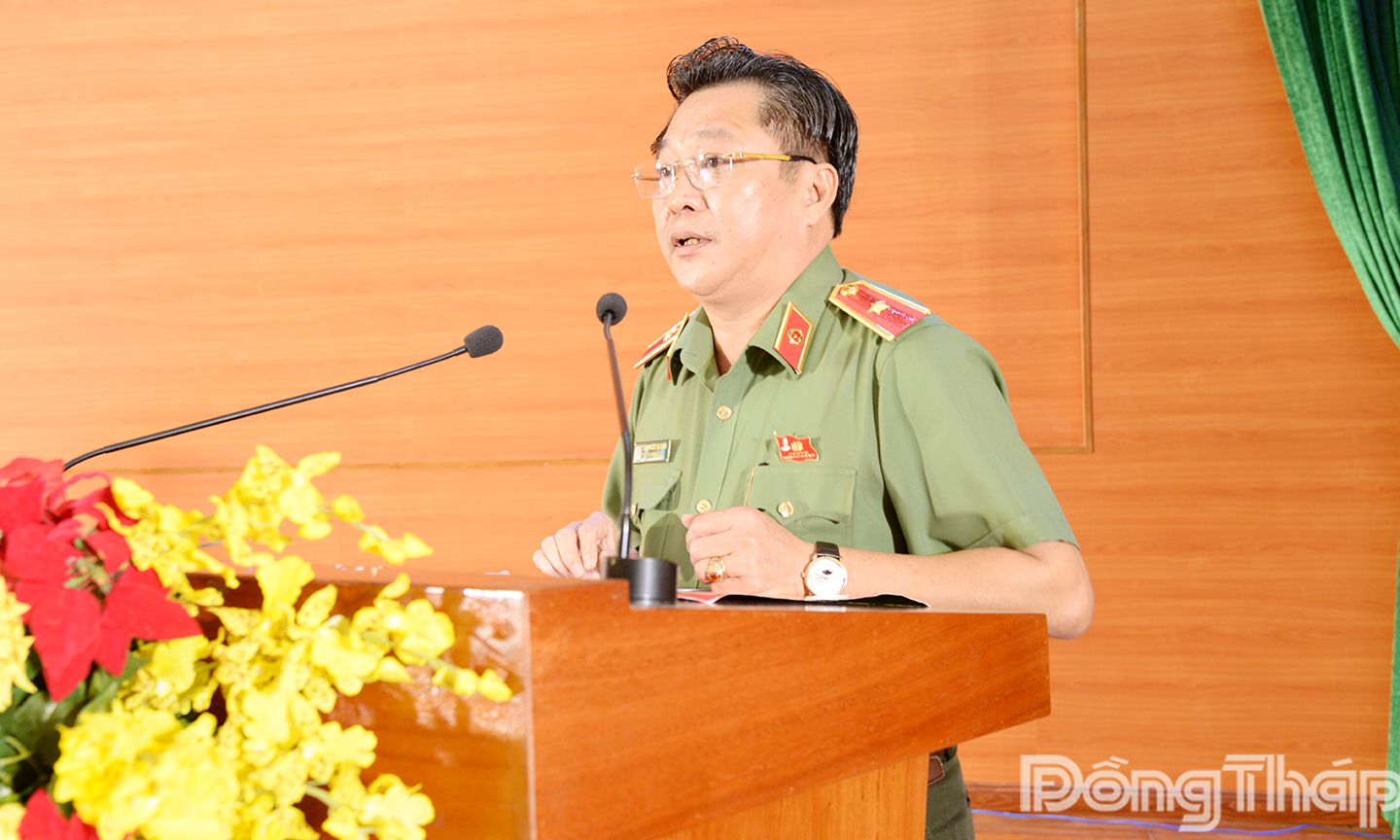 Thiếu tướng Lâm Phước Nguyên, Giám đốc Công an tỉnh Đồng Tháp phát biểu tại hội nghị. Ảnh: TUẤN LÂM