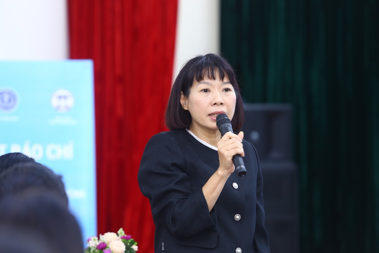 Ths Hoàng Hồng Mai, Phó trưởng phụ trách Văn phòng Chương trình tiêm chủng quốc gia chia sẻ với báo chí - Ảnh: VGP/HM