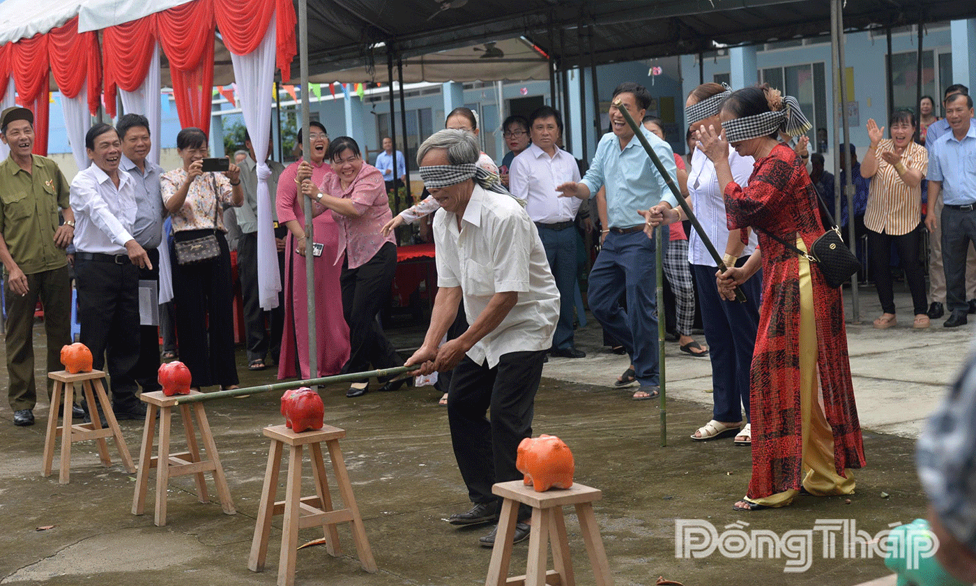 Nhân dân ấp Mỹ Thạnh luôn phát huy tinh thần đoàn kết để cùng nhau phát triển.