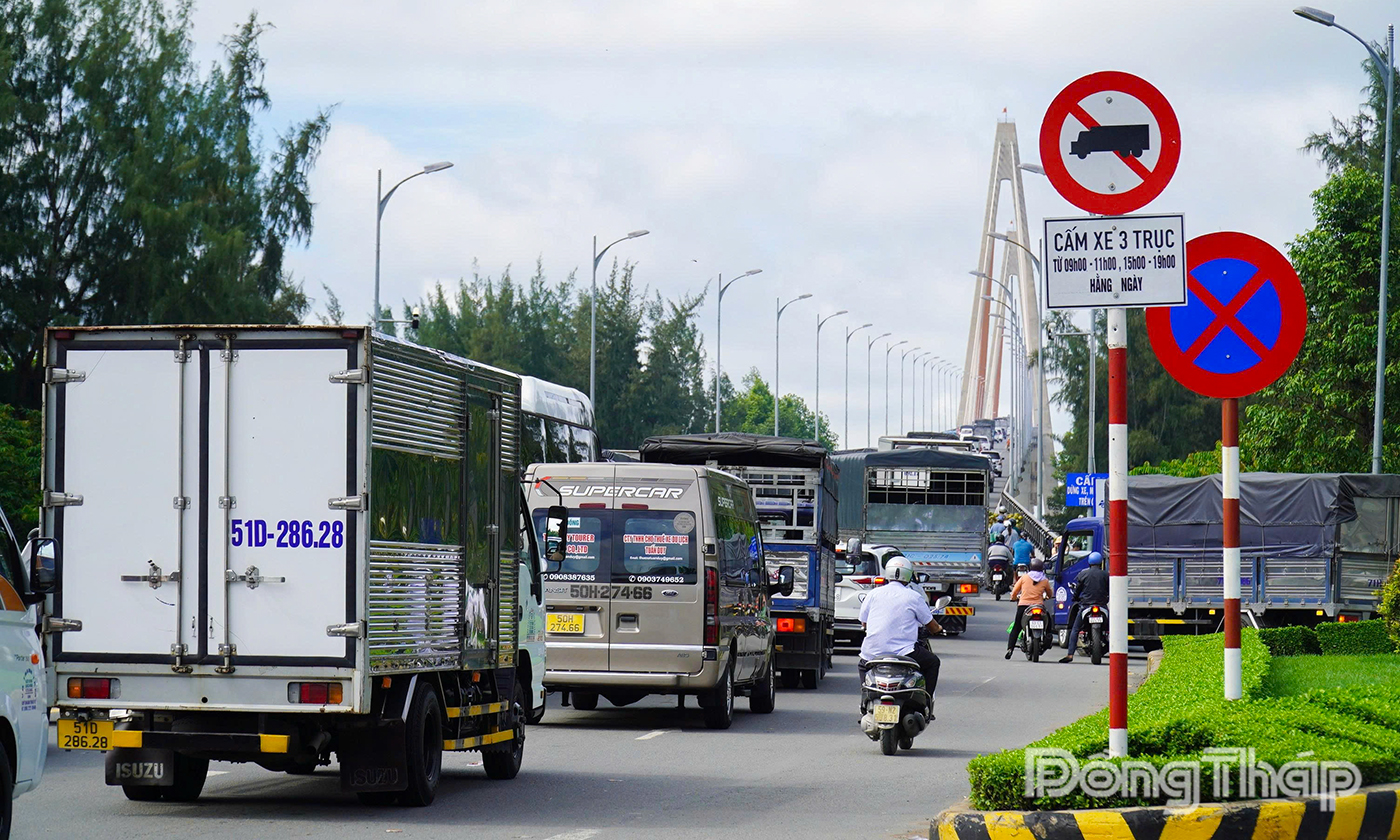 Cầu Rạch Miễu vẫn giữ biển cấm xe 3 trục dù cầu Rạch Miễu 2 đã thông xe.
