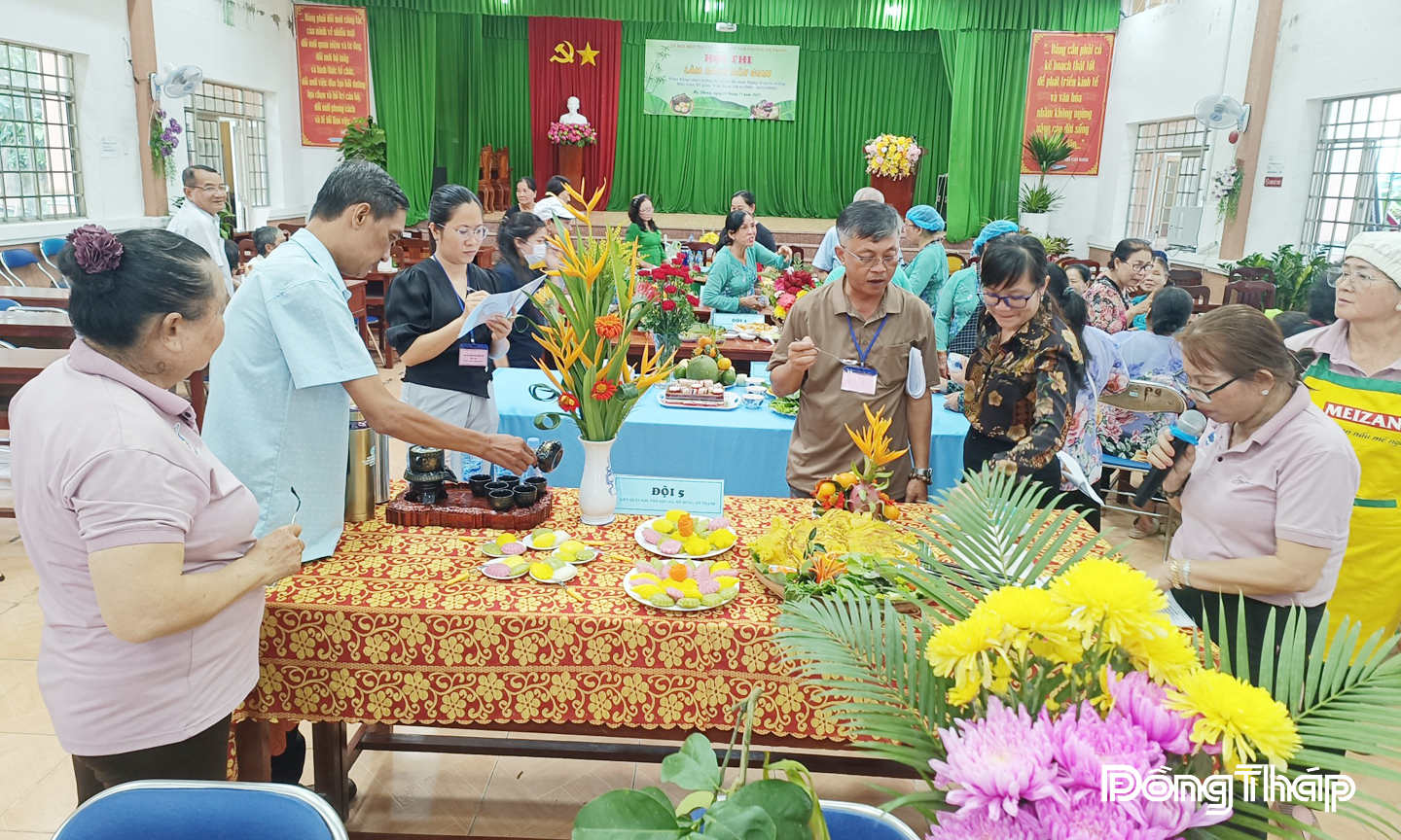 Ủy ban Mặt trận Tổ quốc Việt Nam phường Mỹ Phong tổ chức Hội thi làm bánh dân gian chào mừng Kỷ niệm 95 năm Ngày thành lập Mặt trận Dân tộc thống nhất Việt Nam.