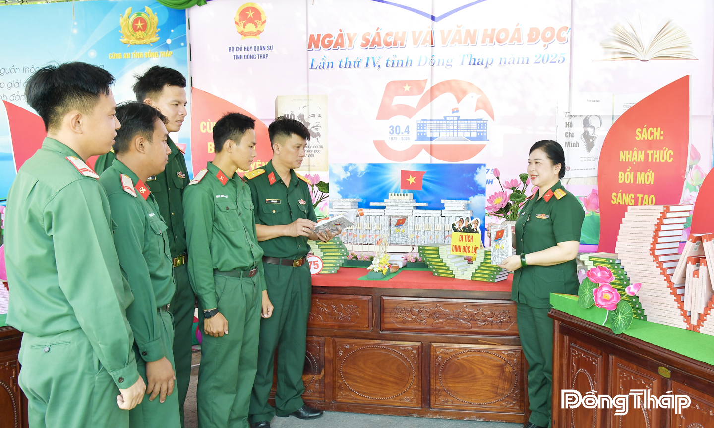 Cán bộ, chiến sĩ Lực lượng vũ trang tỉnh tham gia hoạt động Ngày Sách và Văn hóa đọc năm 2025