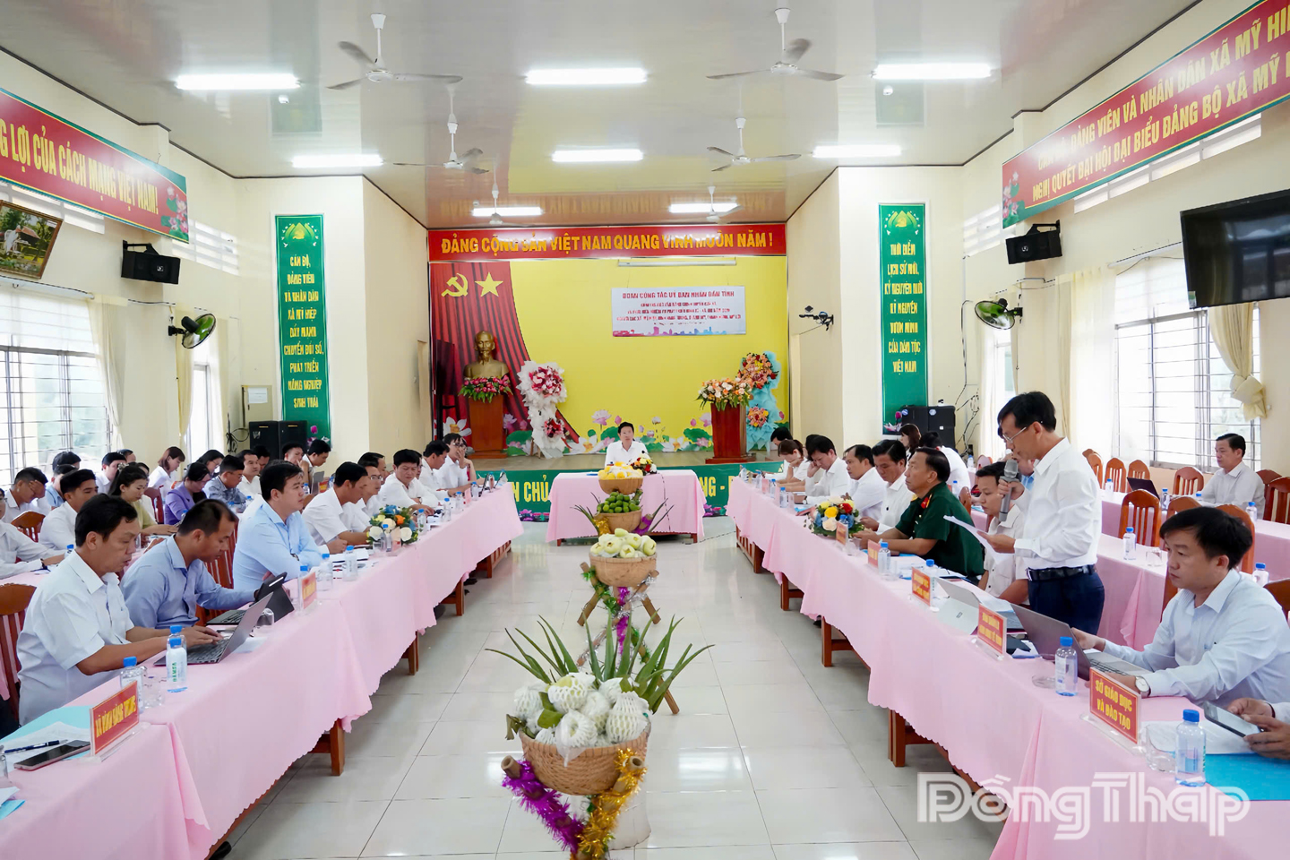 Lãnh đạo sở, ngành tỉnh giải đáp kiến nghị của các địa phương.