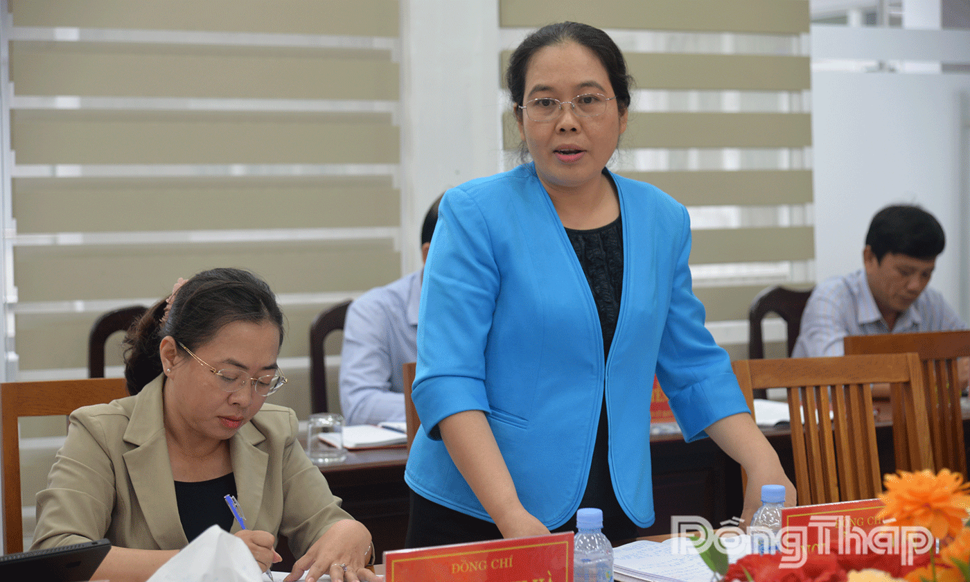 Đồng chí Nguyễn Thị Lan, Tỉnh uỷ viên, Phó Chủ nhiệm Thường trực Uỷ ban Kiểm tra Tỉnh uỷ phát biểu tại buổi khảo sát.