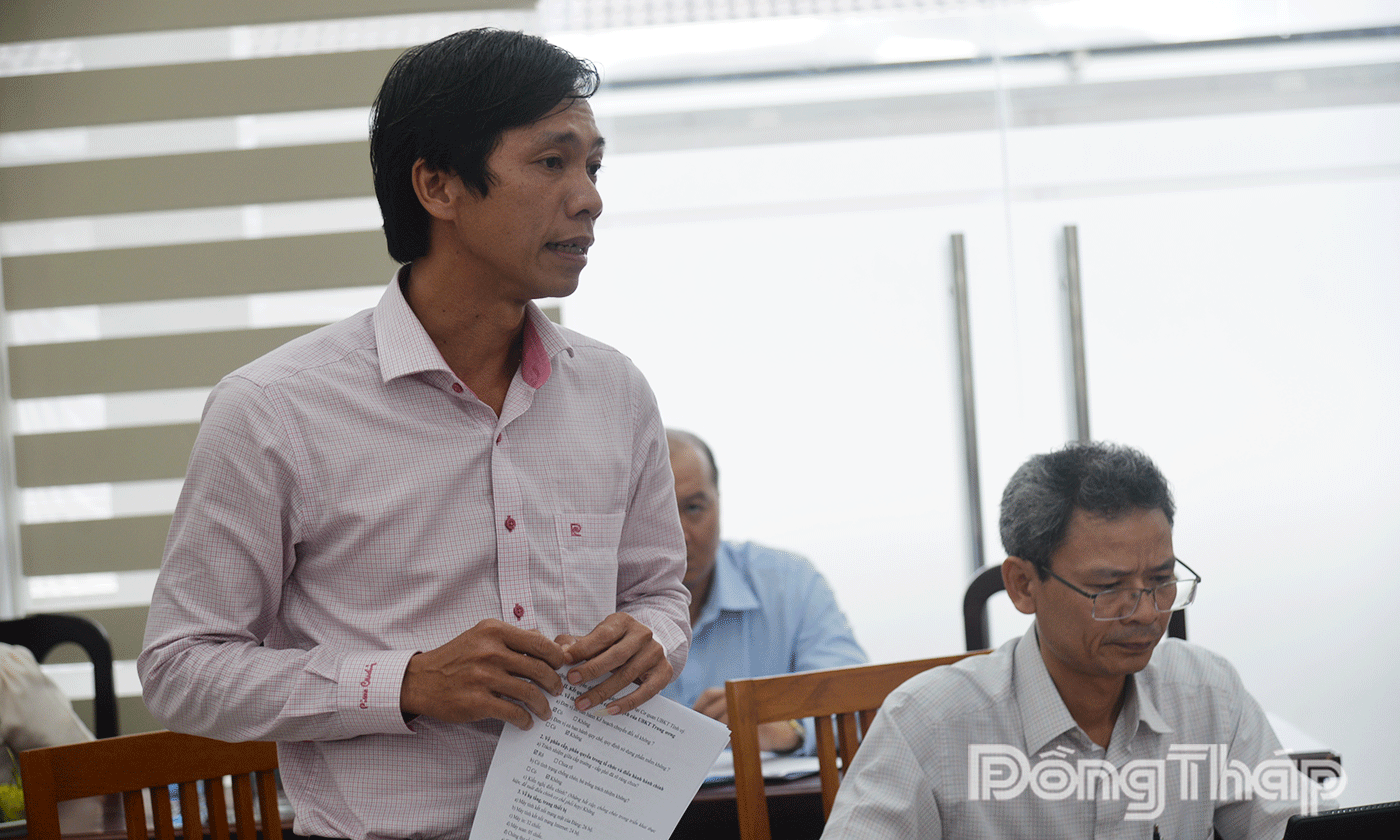 Đại biểu phát biểu ý kiến tại buổi khảo sát.