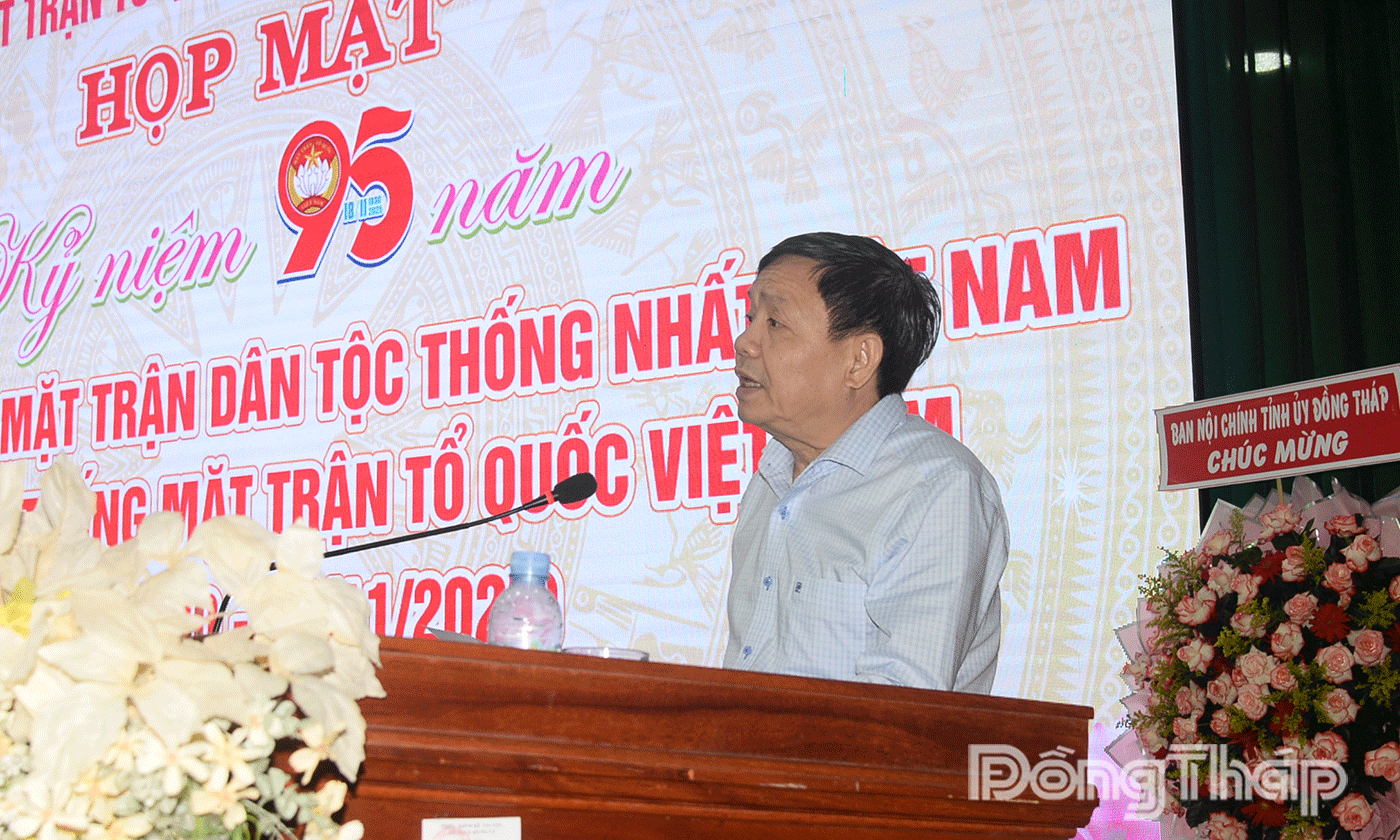 Đồng chí Phan Văn Thắng, Phó Bí thư Tỉnh ủy, Chủ tịch Ủy ban MTTQ tỉnh phát biểu tại buổi họp mặt.