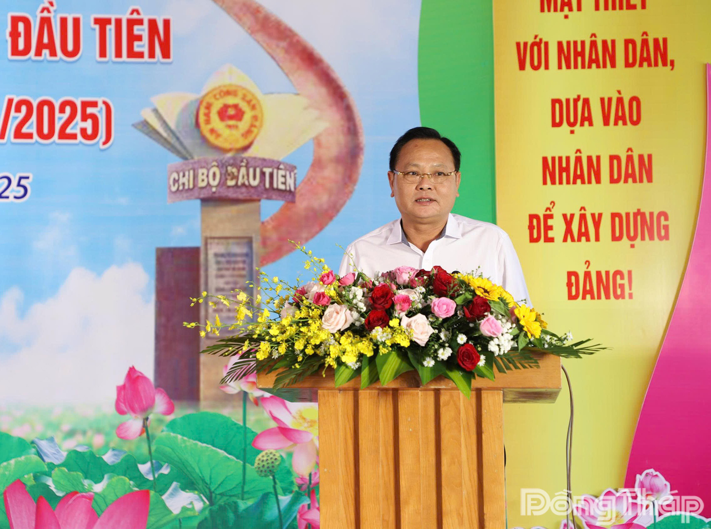 Tỉnh ủy viên, Bí thư Đảng ủy, Chủ tịch Hội đồng nhân dân phường Cao Lãnh Nguyễn Hùng Tráng phát biểu ôn lại truyền thống.