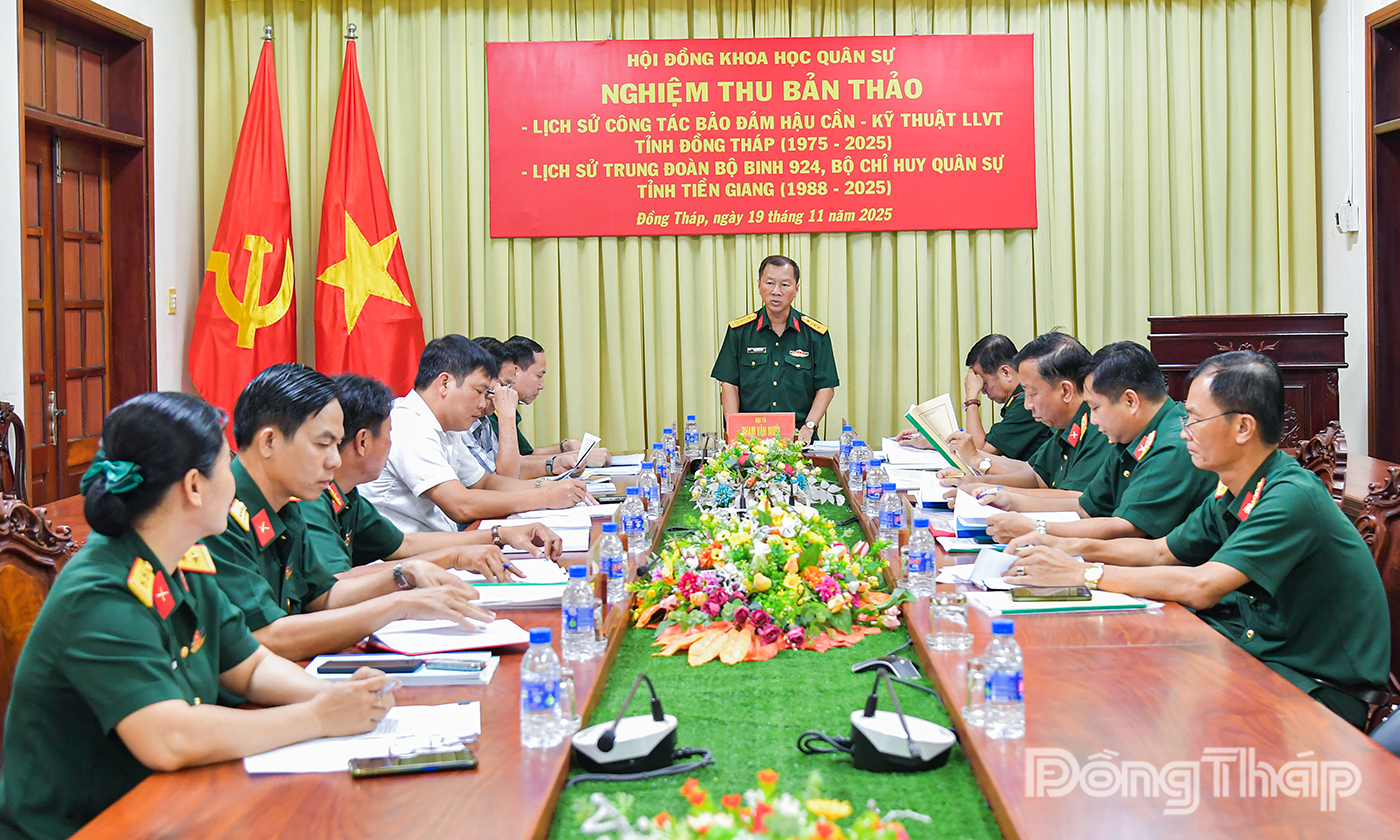 Quang cảnh hội buổi nghiệm thu bản thảo.