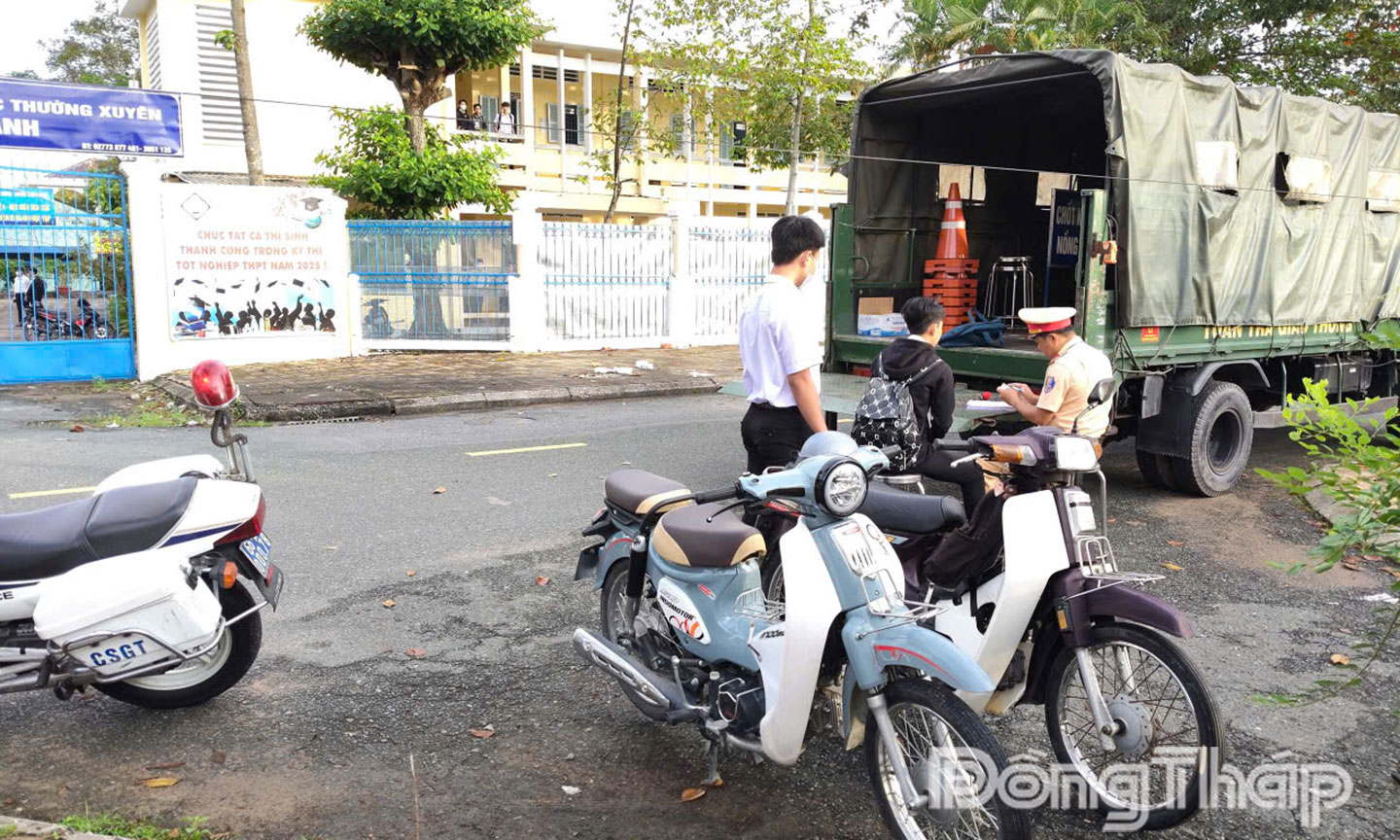 Các trường hợp học sinh vi phạm bị lập biên bản.