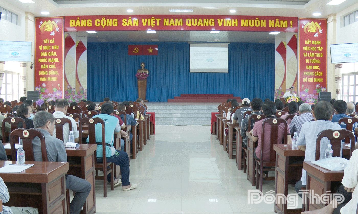 Thuế cơ sở 2 tỉnh Đồng Tháp tổ chức đối thoại với người nộp thuế.