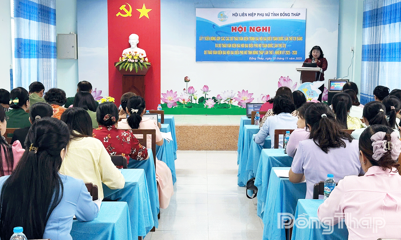 Quang cảnh hội nghị đóng góp ý kiến vào các dự thảo văn kiện Đại hội.