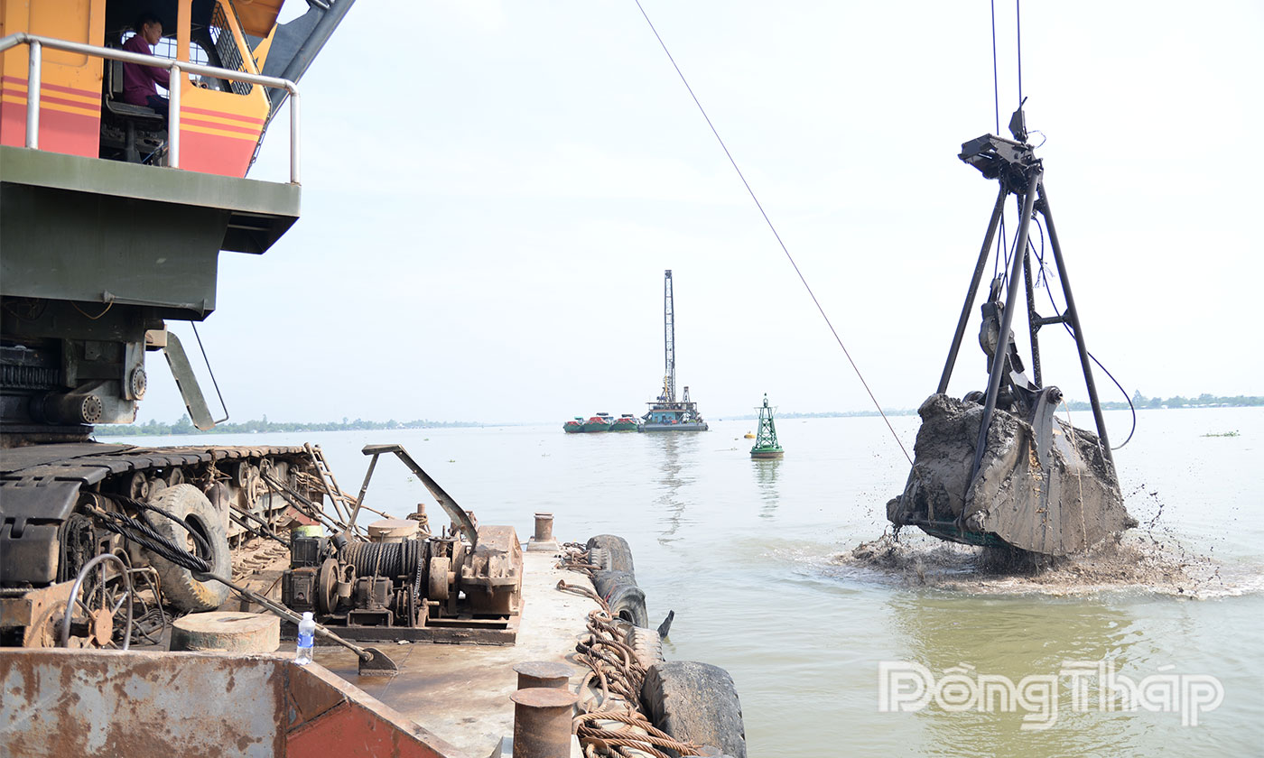 Tỉnh Đồng Tháp hiện đang cung ứng cát cho 8 dự án cao tốc.