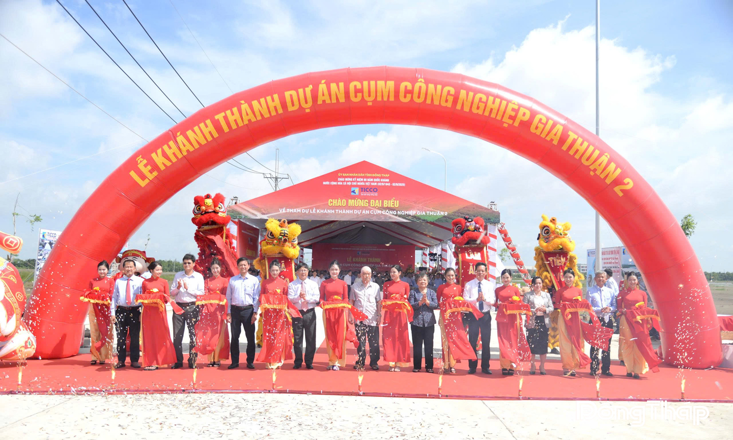 Nghi thức cắt băng khánh thành Dự án Cụm công nghiệp Gia Thuận 2.                                                                           Ảnh: MINH THÀNH