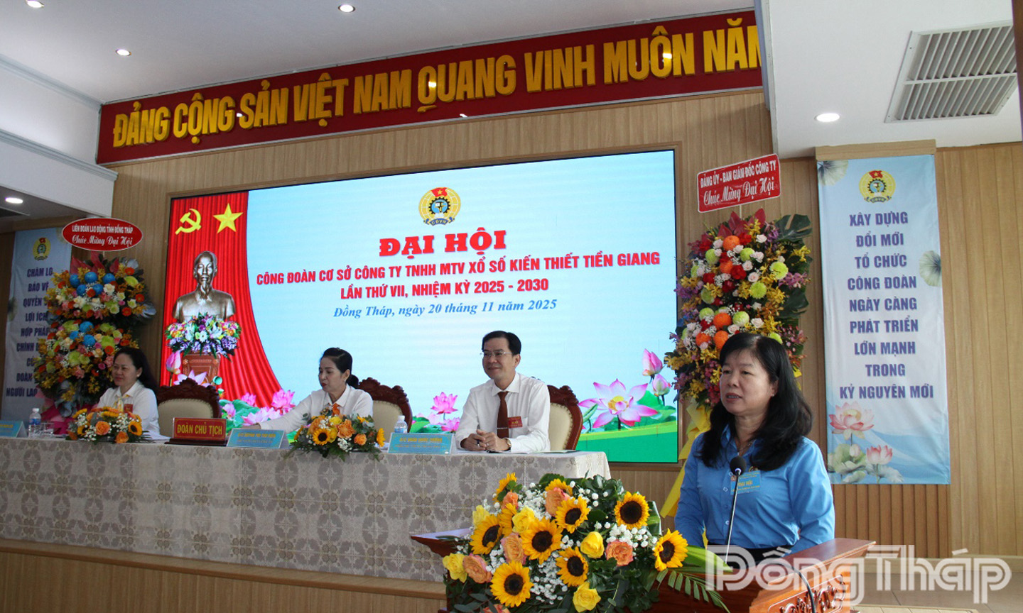 Đồng chí Huỳnh Thị Tuyết Vui, Chủ tịch Liên đoàn Lao động tỉnh phát biểu chỉ đạo tại Đại hội.