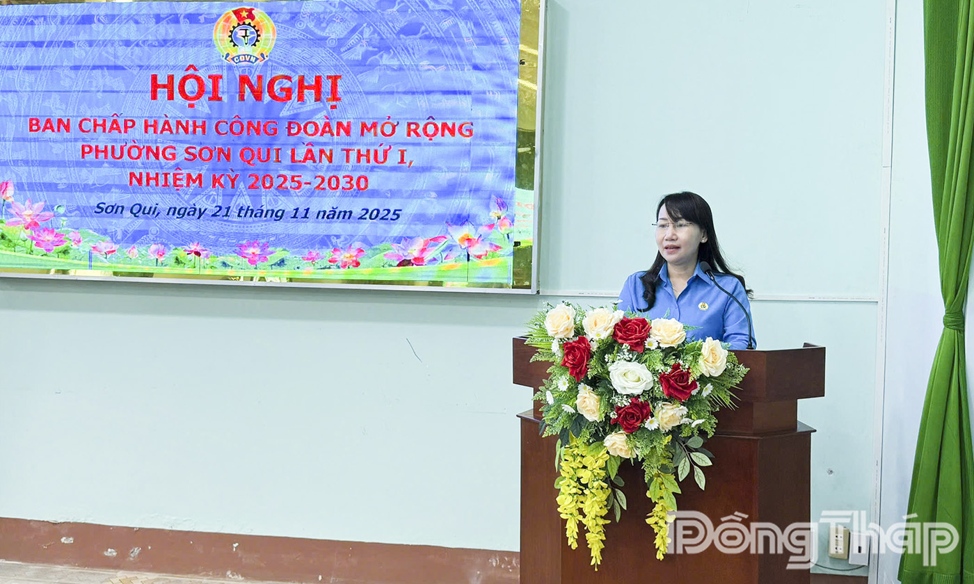 Đồng chí Ngô Thị Thùy Trang, Phó Chủ tịch Liên đoàn Lao động tỉnh Đồng Tháp phát biểu tại hội nghị.