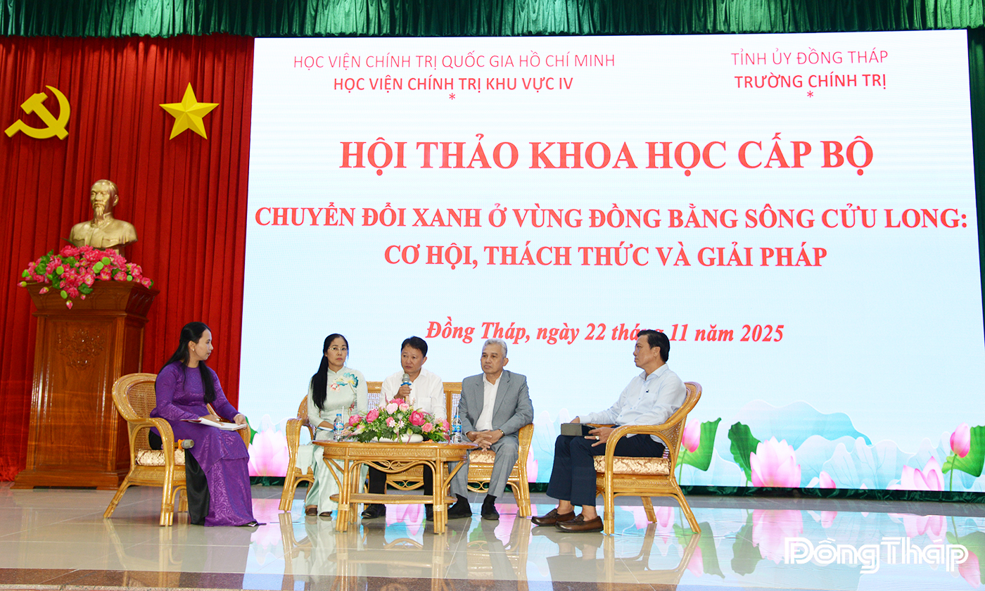 Phiên thảo luận bàn tròn tại Hội thảo.