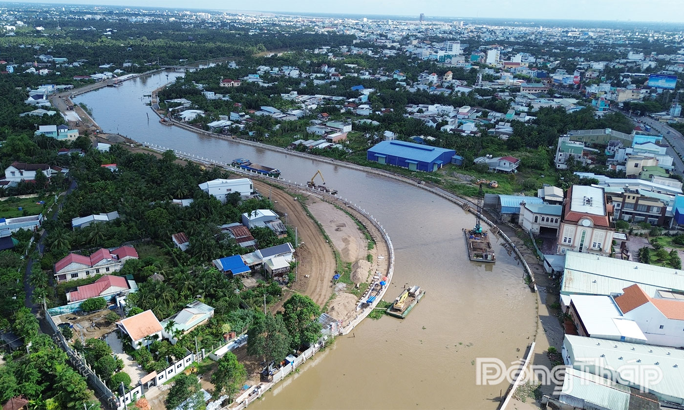 Dự án Đường giao thông hai bên bờ sông Bảo Định nhìn từ trên cao.