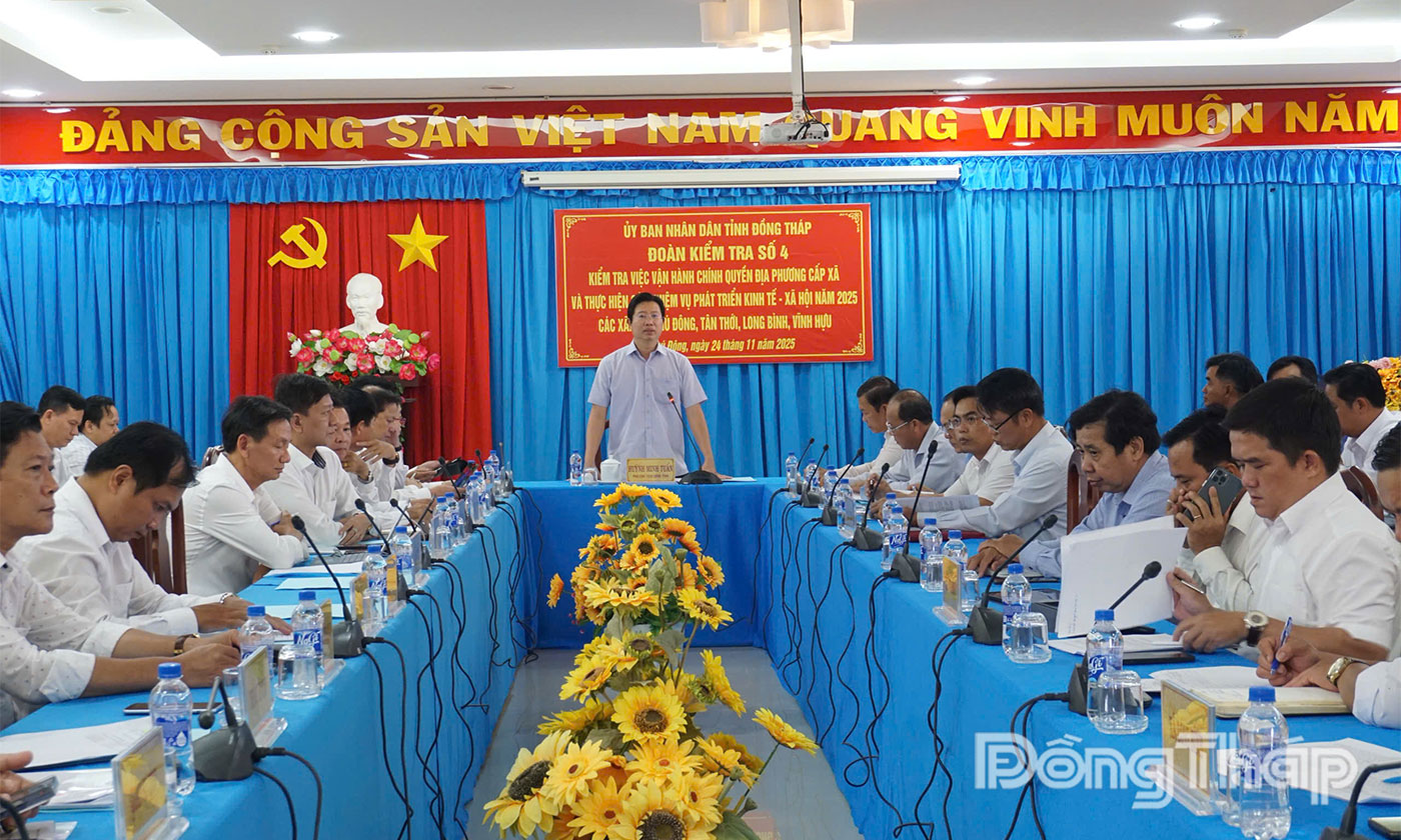 Đồng chí Huỳnh Minh Tuấn phát biểu tại buổi làm việc.