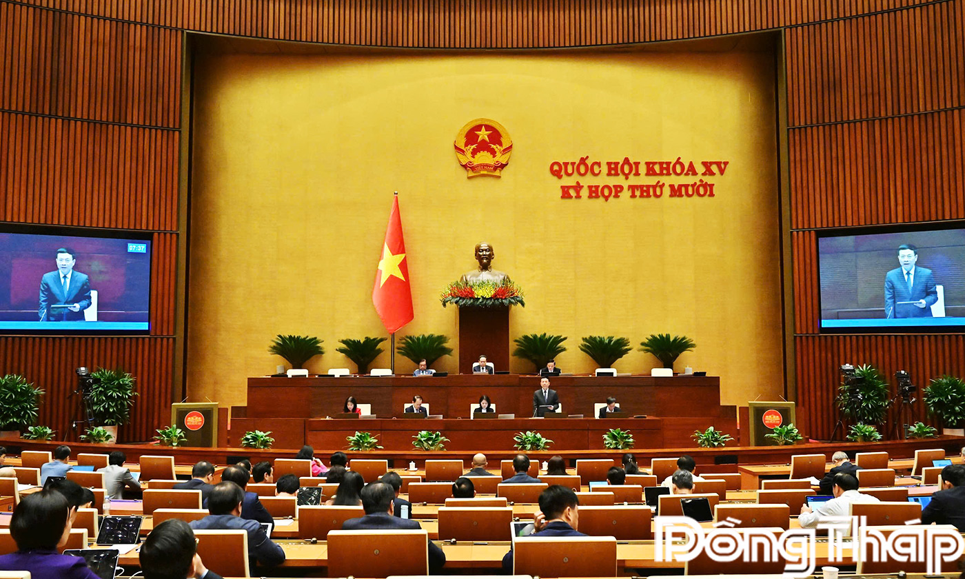 Quang cảnh thảo luận tại hội trường