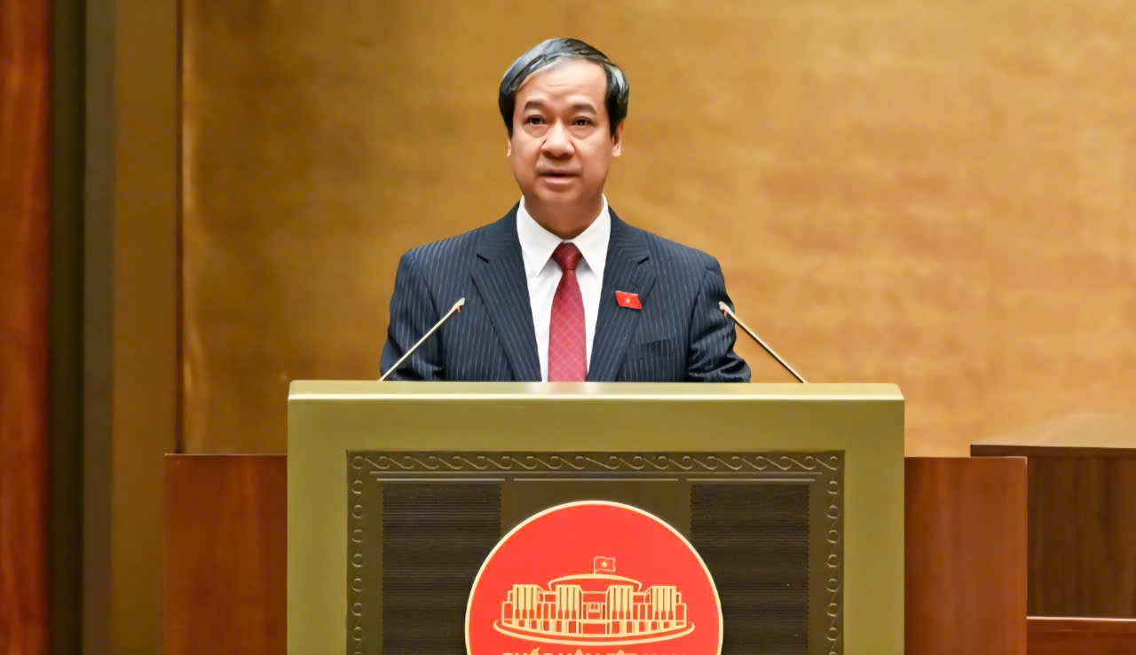 Bộ trưởng Giáo dục và Đào tạo Nguyễn Kim Sơn trình bày Tờ trình về chủ trương đầu tư Chương trình mục tiêu quốc gia hiện đại hóa, nâng cao chất lượng giáo dục và đào tạo giai đoạn 2026 - 2035. (Ảnh: DUY LINH)