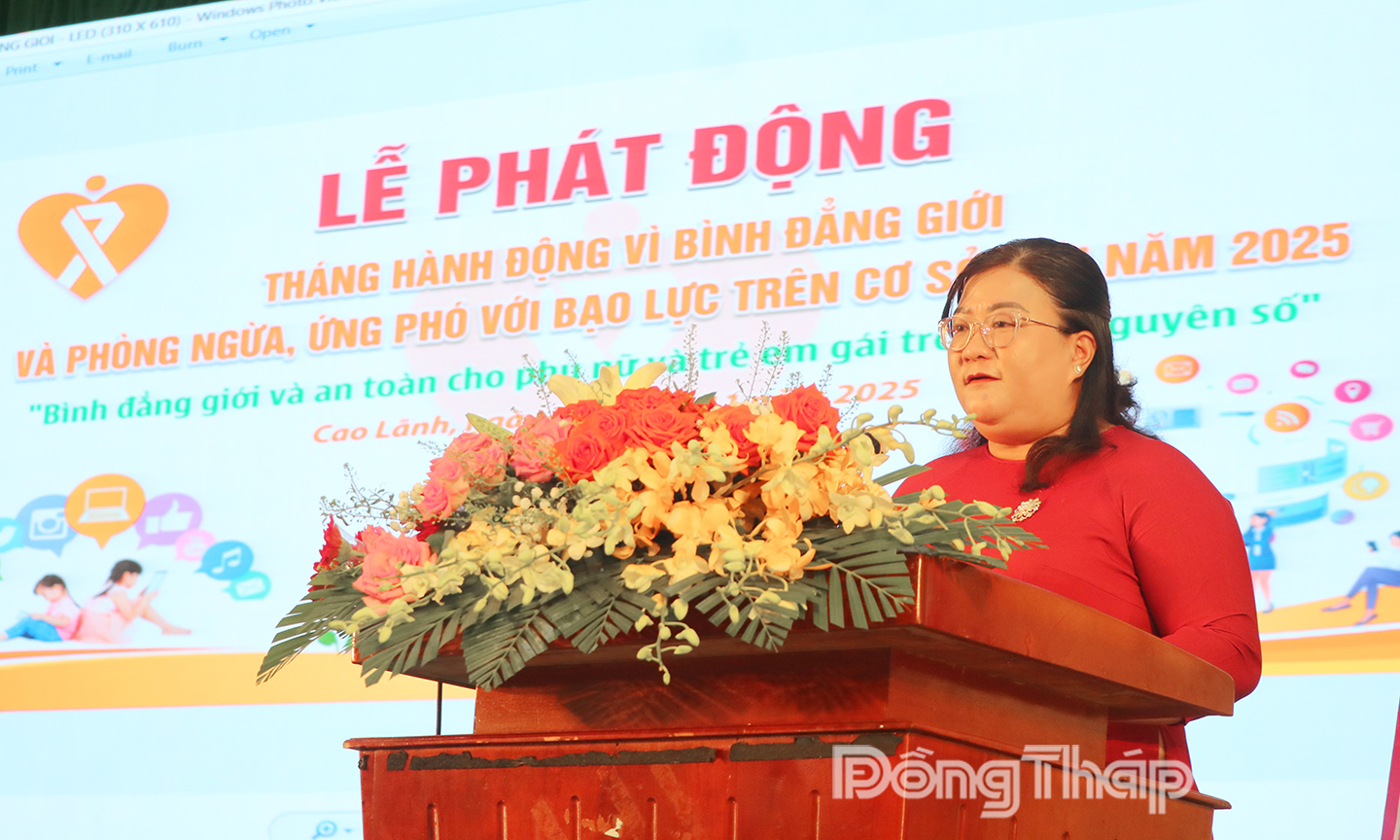 Phó Chủ tịch UBND phường Cao Lãnh Hồ Huệ Thu Hằng phát biểu tại buổi lễ.